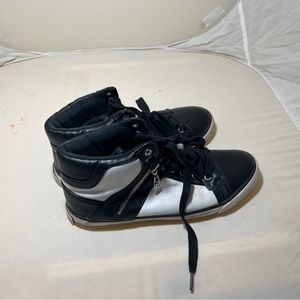 Guess shoes with zipper